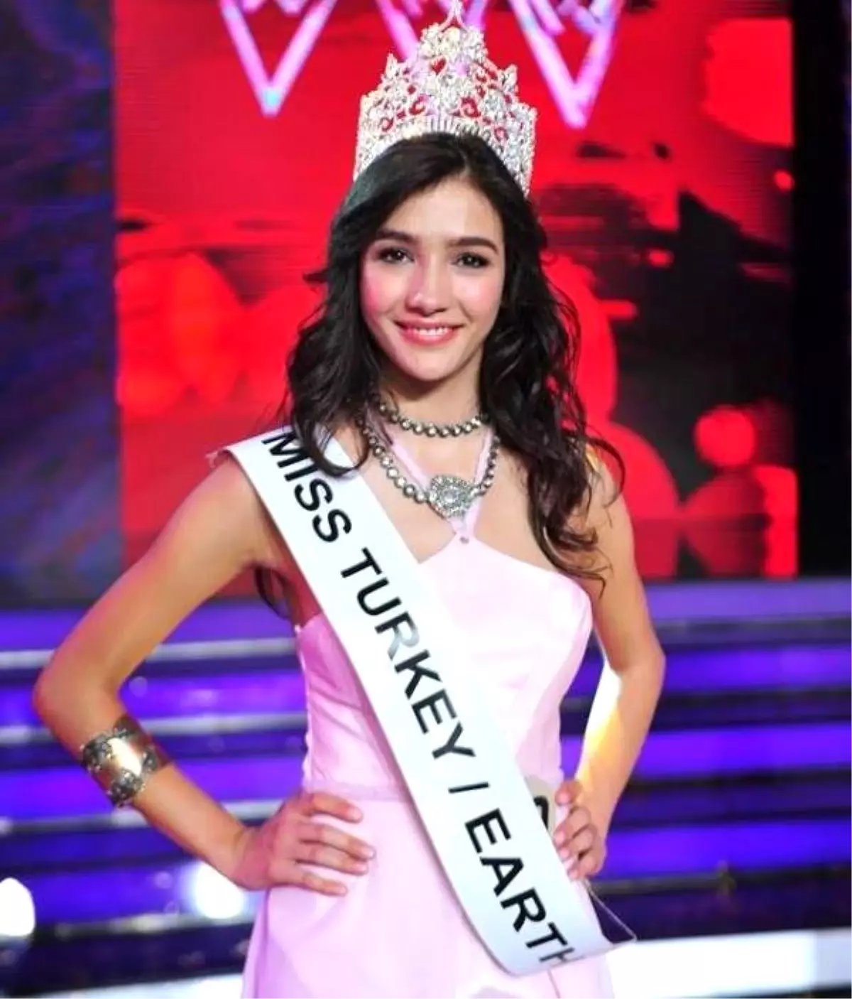 Simay Rasimoğlu crowned Miss World Turkey 2019 Angelopedia Miss world, Beauty pa