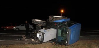 Kars'ta Traktör ile Otomobil Çarpıştı: 6 Yaralı