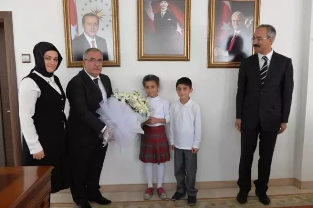 Öğrencilerden Vali'ye İlköğretim Haftası Ziyareti