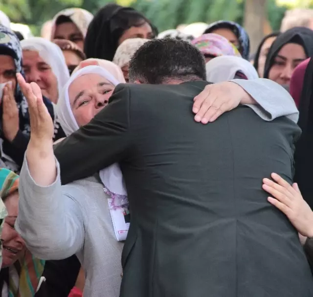 Şehadet Haberini Hacda Alan Anne: Kurtlara Kuşlara Yalvardım Oğluma Dua Edin Diye