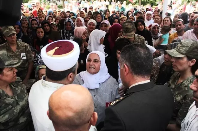 Şehadet Haberini Hacda Alan Anne: Kurtlara Kuşlara Yalvardım Oğluma Dua Edin Diye