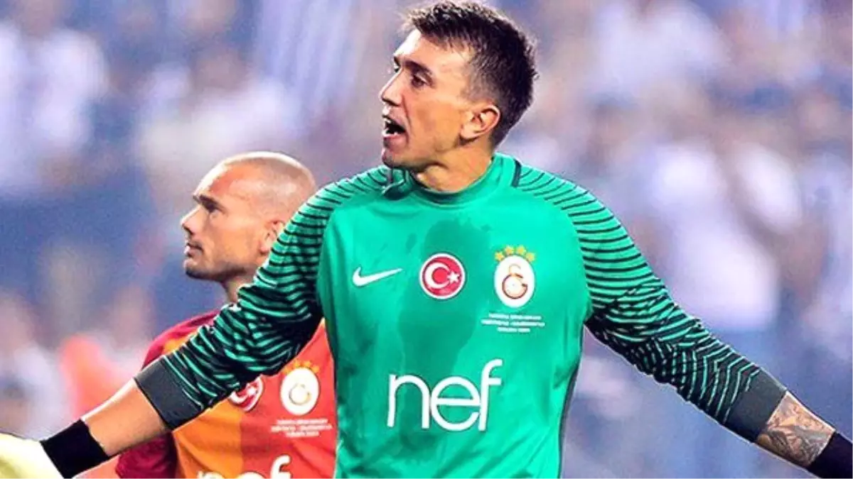 Fernando Muslera, Kaleci Antrenörü Hoek'le Çalışmayı Reddetti