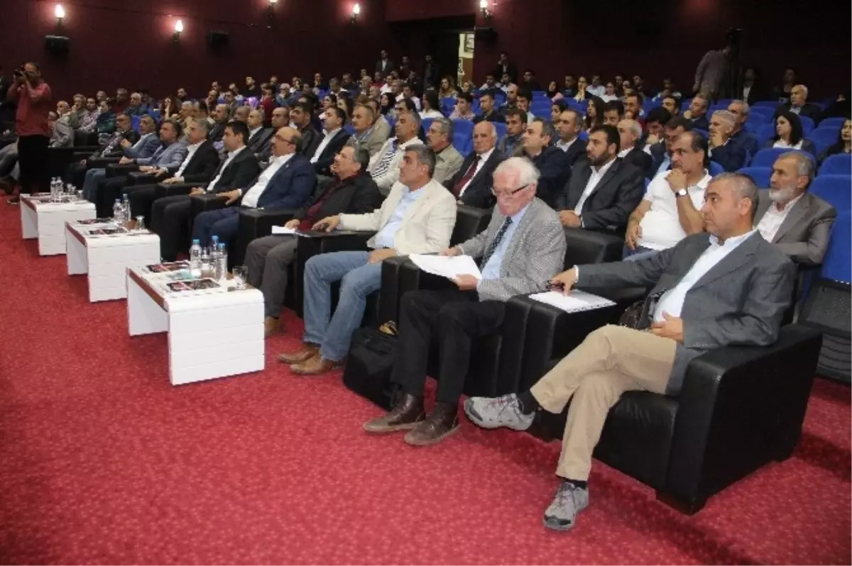 Elazığ'da 'Eskinin İzinde Yukarı Fırat Havzası Paneli' Düzenlendi