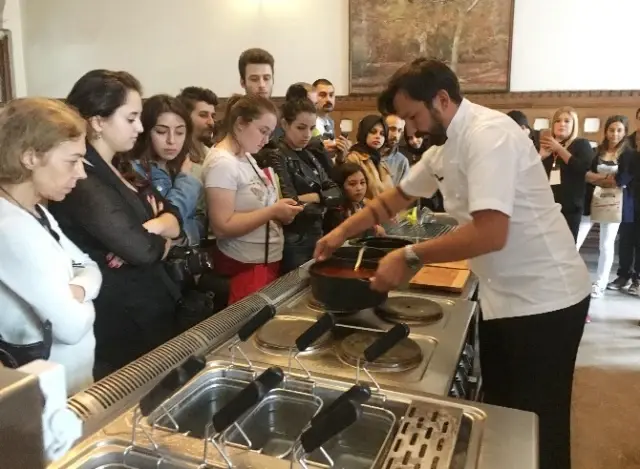 Tarihi Sirkeci Garı'nın En Lezzetli Yolcusu 'Makarna Festivali' Tarihi Sirkeci Garı'nın En Lezzetli Yolcusu 'Makarna Festivali'