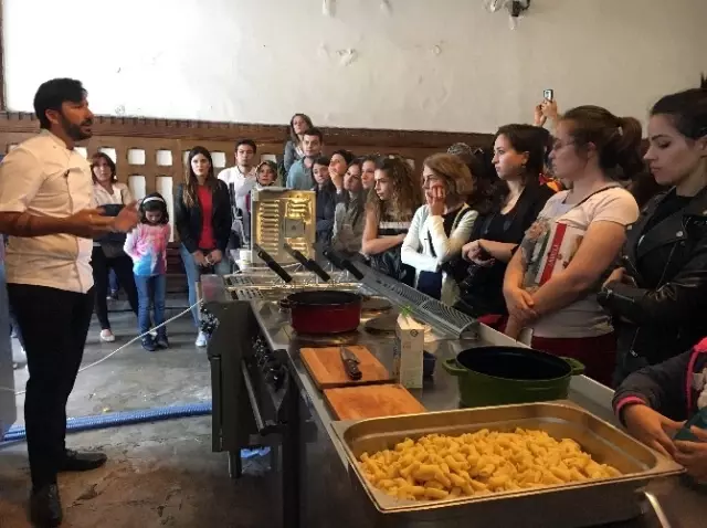 Tarihi Sirkeci Garı'nın En Lezzetli Yolcusu 'Makarna Festivali' Tarihi Sirkeci Garı'nın En Lezzetli Yolcusu 'Makarna Festivali'