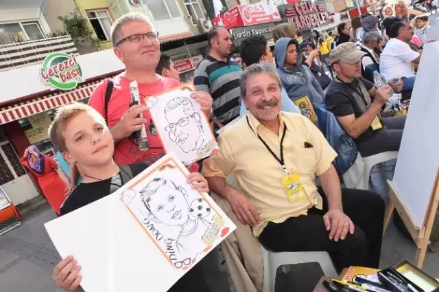 Bayraklı'da Portre Karikatür Şenliği