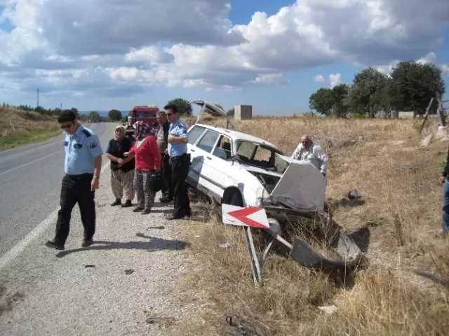 Bayramiç'te Trafik Kazası: 1 Yaralı Bayramiç'te Trafik Kazası: 1 Yaralı