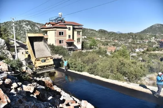 Alanya Güzelbağ Mahallesinde Asfalt Çalışması Alanya Güzelbağ Mahallesinde Asfalt Çalışması