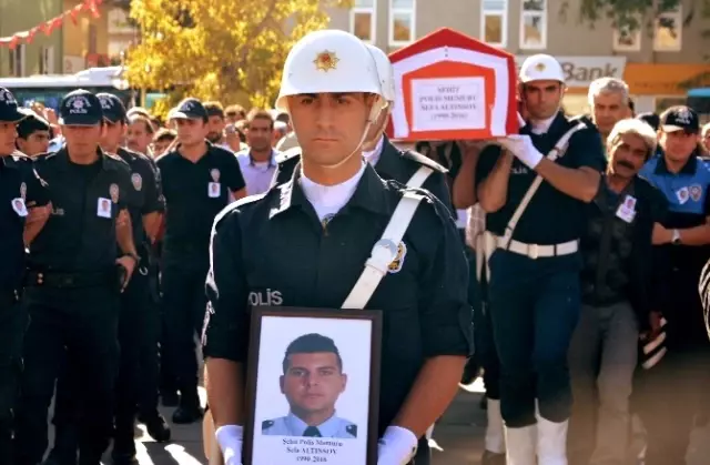 Aksaraylı Şehit Polis Son Yolculuğuna Uğurlandı Aksaraylı Şehit Polis Son Yolculuğuna Uğurlandı