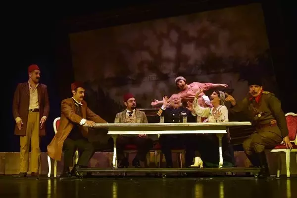Tiyatro Perdesi 'Bu da Geçer ya Hu' ile Açılıyor Tiyatro Perdesi 'Bu da Geçer ya Hu' ile Açılıyor