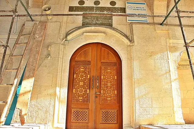 Kaş'ta Tarihi Caminin Restorasyonu Devam Ediyor Kaş'ta Tarihi Caminin Restorasyonu Devam Ediyor