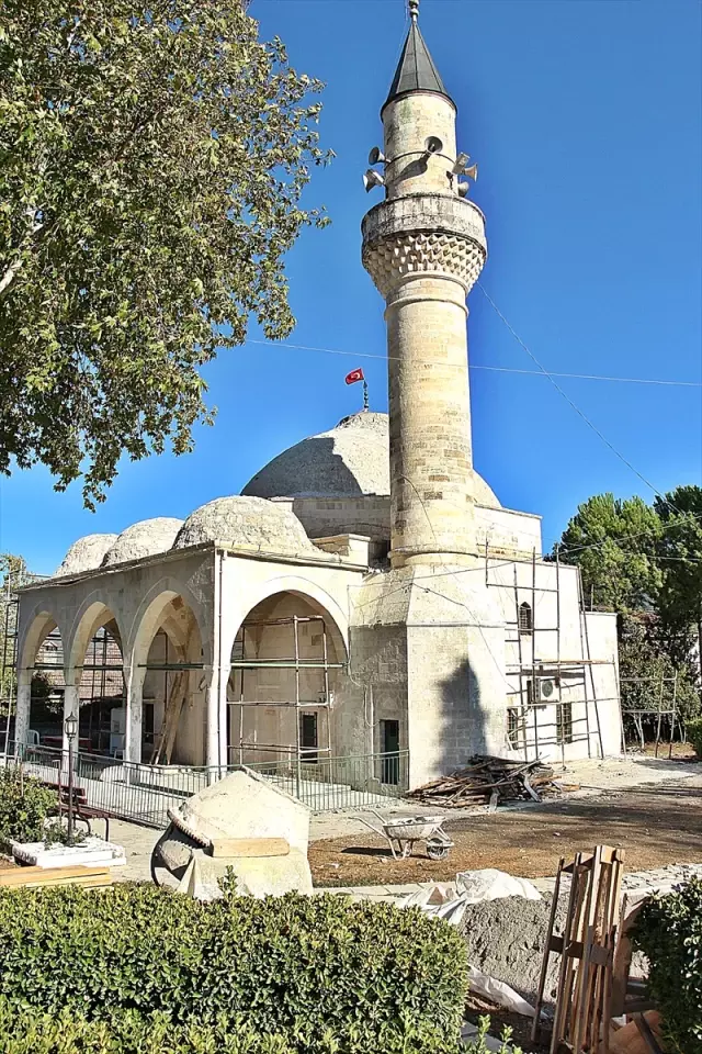 Kaş'ta Tarihi Caminin Restorasyonu Devam Ediyor Kaş'ta Tarihi Caminin Restorasyonu Devam Ediyor