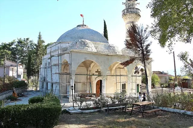 Kaş'ta Tarihi Caminin Restorasyonu Devam Ediyor Kaş'ta Tarihi Caminin Restorasyonu Devam Ediyor