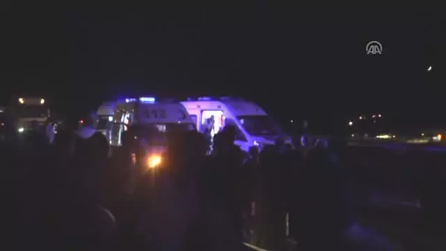 Trafik Kazası: 1'i Ağır 24 Yaralı