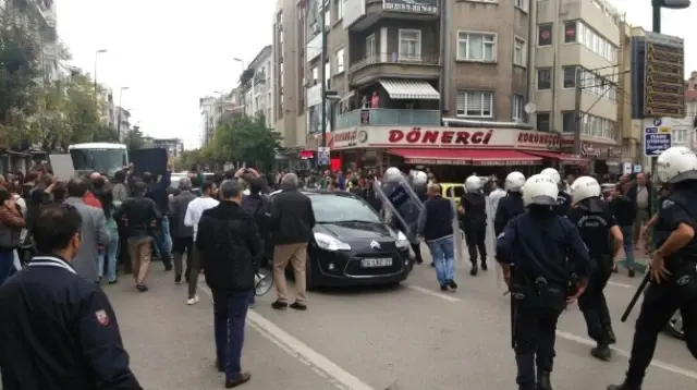 Bursa'da İzinsiz Gösteriye Polis Müdahalesi: 36 Gözaltı