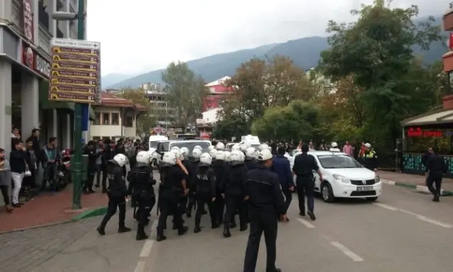 Bursa'da İzinsiz Gösteriye Polis Müdahalesi: 36 Gözaltı