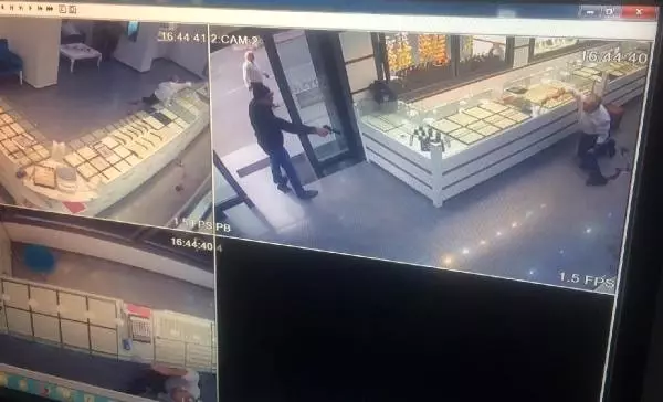 23 Yıllık Polis Otomobil Gasp Etti, Kuyumcu Soymaya Kalkıştı