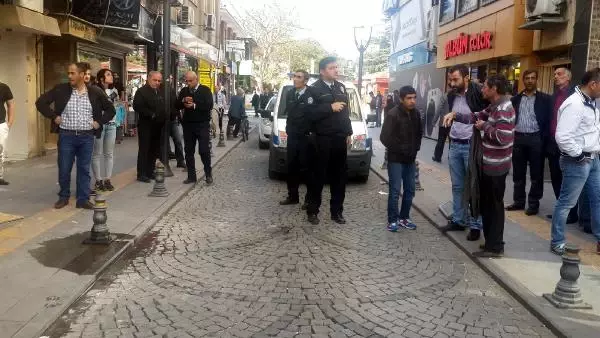 5 Katlı Apartmanın Çatısından Düşen İşçi Öldü 5 Katlı Apartmanın Çatısından Düşen İşçi Öldü