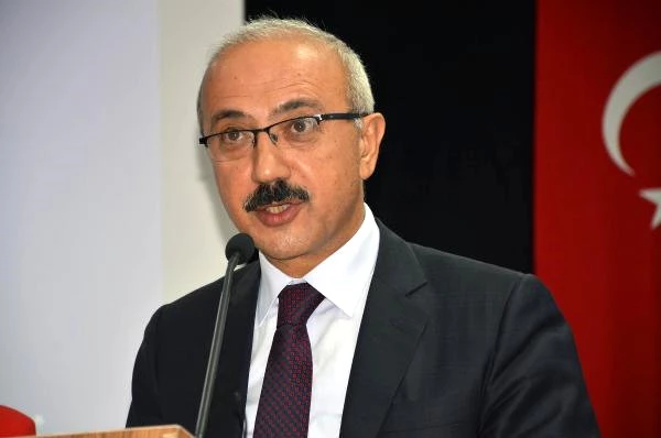 Kalkınma Bakanı Lütfi Elvan, Sinop'ta Esnafı Ziyaret Edip Sohbet Etti