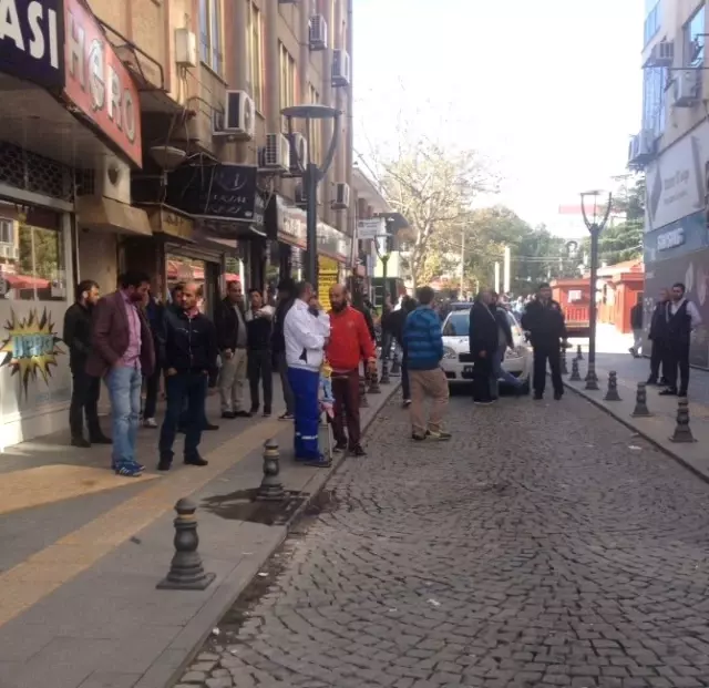 Kocaeli'de Çatı Onarımı Yapan İşçi 6. Kattan Aşağı Düştü Kocaeli'de Çatı Onarımı Yapan İşçi 6. Kattan Aşağı Düştü