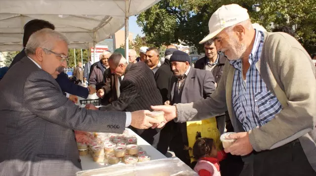 MHP Çubuk İlçe Teşkilatı Aşure Dağıttı MHP Çubuk İlçe Teşkilatı Aşure Dağıttı