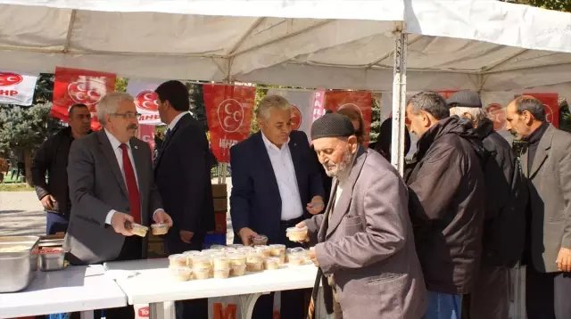 MHP Çubuk İlçe Teşkilatı Aşure Dağıttı MHP Çubuk İlçe Teşkilatı Aşure Dağıttı