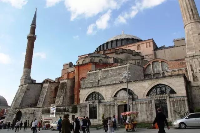 Ayasofya Müzesi Hünkar Kasrı'nda İlk Cuma Namazı Kılındı Ayasofya Müzesi Hünkar Kasrı'nda İlk Cuma Namazı Kılındı