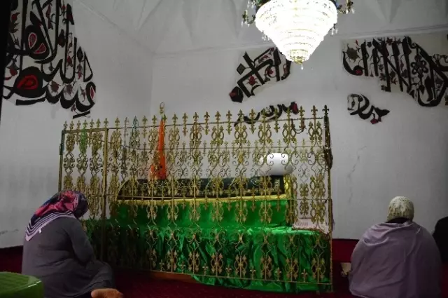 Niksar'ın Fatihi Melik Gazi'nin Türbesi ve Çevre Düzenlemesi Niksar'ın Fatihi Melik Gazi'nin Türbesi ve Çevre Düzenlemesi