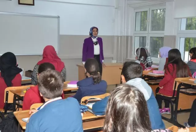 Öğrencilerle Sıraya Girdi, Kendi Kahvaltısını Kendi Aldı, Yemek Kuyruğunda Öğrencilerle Sohbet Etti Öğrencilerle Sıraya Girdi, Kendi Kahvaltısını Kendi Aldı, Yemek Kuyruğunda Öğrencilerle Sohbet Etti