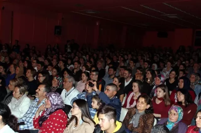 Sevgili Karım' Salihli'de Büyük Beğeni Topladı Sevgili Karım' Salihli'de Büyük Beğeni Topladı
