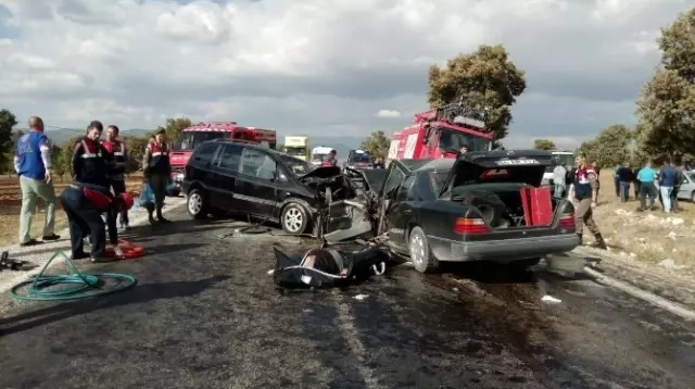 Uşak'ta Trafik Kazası 1 Ölü, 9 Yaralı - Haberler