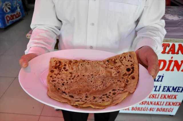 Kastamonu'da Siyez Unundan Etli Ekmek Yaptılar haberi fotografı