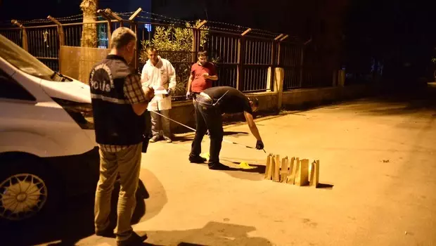 Adana�da Polis Merkezine Ses Bombası Atıldı Haberler