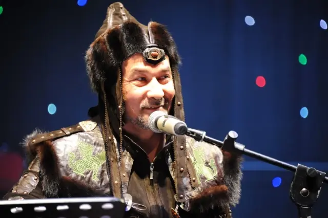 Sultanbekov, Ytb'de 15 Temmuz Anısına Türkü Söyledi