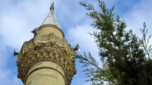 Cami Minaresini Hatıra Olarak Götürmüşler