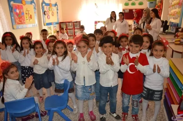 Miniklerden Cumhuriyet Bayramı Kutlaması Miniklerden Cumhuriyet Bayramı Kutlaması