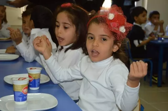 Miniklerden Cumhuriyet Bayramı Kutlaması Miniklerden Cumhuriyet Bayramı Kutlaması