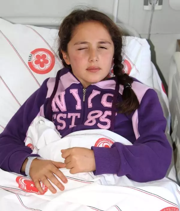 Müdür 'Gözüne Kalem Batan Öğrenciye Ambulans Çağırmadı' İddiası Müdür 'Gözüne Kalem Batan Öğrenciye Ambulans Çağırmadı' İddiası