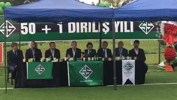 Tuncay Şanlı'dan Sakaryaspor'a İmza Tuncay Şanlı'dan Sakaryaspor'a İmza
