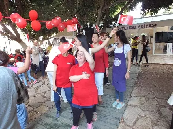 Down Sendromlu Çocuklar Cumhuriyet Bayramı'nda Eğlendi