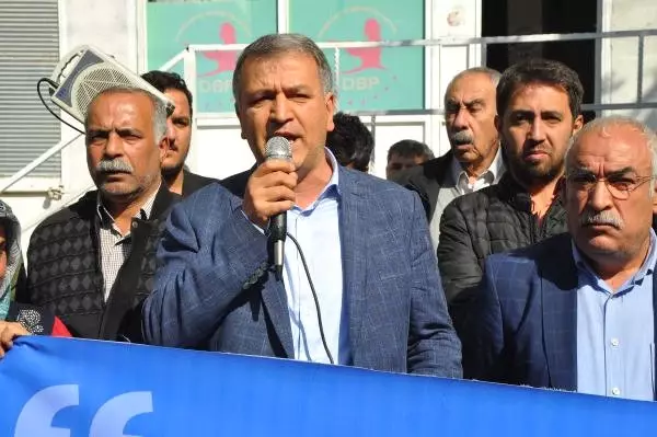 Gaziantep'te, Kışanak ve Anlı'nın Gözaltına Alınmasına Tepkiler Sürüyor Gaziantep'te, Kışanak ve Anlı'nın Gözaltına Alınmasına Tepkiler Sürüyor