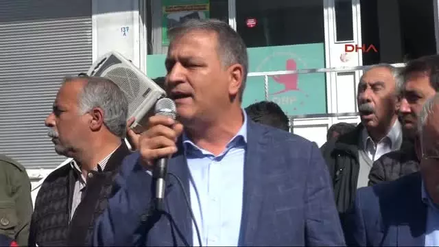 Gaziantep'te, Kışanak ve Anlı'nın Gözaltına Alınmasına Tepkiler Sürüyor Gaziantep'te, Kışanak ve Anlı'nın Gözaltına Alınmasına Tepkiler Sürüyor