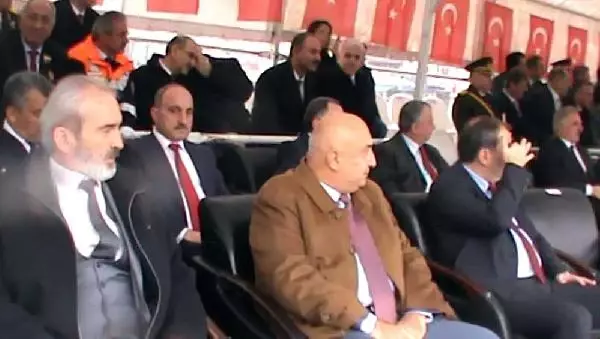 MHP'li Vekil, AK Parti İl Başkanı'nın Protokolde Ön Sırada Oturmasına Tepki Göstererek Alanı Terk... MHP'li Vekil, AK Parti İl Başkanı'nın Protokolde Ön Sırada Oturmasına Tepki Göstererek Alanı Terk...