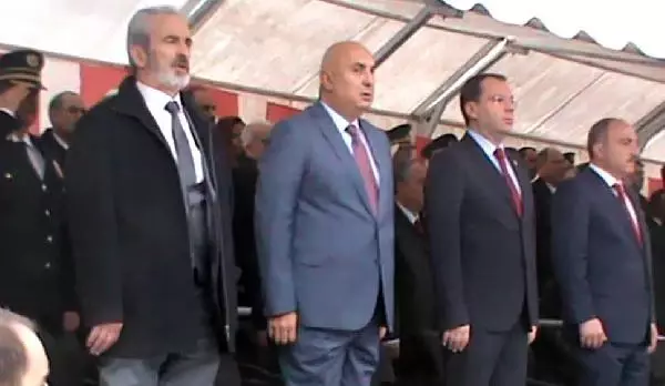 MHP'li Vekil, AK Parti İl Başkanı'nın Protokolde Ön Sırada Oturmasına Tepki Göstererek Alanı Terk... MHP'li Vekil, AK Parti İl Başkanı'nın Protokolde Ön Sırada Oturmasına Tepki Göstererek Alanı Terk...
