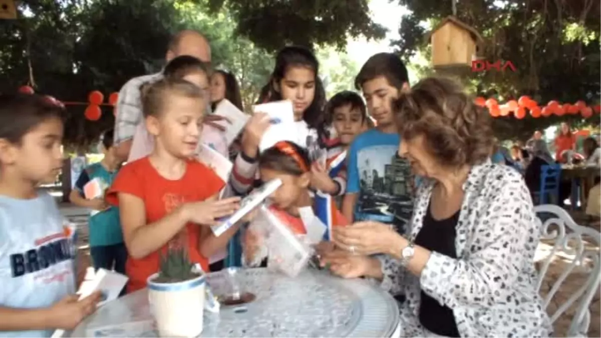 Mersin Yazar Ipek Ongun: Mustafa Kemal'e Minnettarız