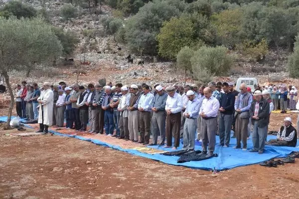 Dalaman'da Yağmur Duası Sırasında Sevindiren Yağış Dalaman'da Yağmur Duası Sırasında Sevindiren Yağış