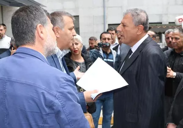 Gaziantep'te HDP'liler ile Polis Arasında Gerginlik Gaziantep'te HDP'liler ile Polis Arasında Gerginlik