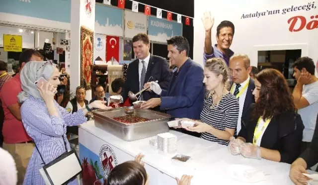 Yörex'de Döşemealtı Standına Yoğun İlgi