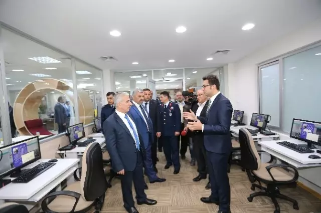 Büyükşehir Belediyesi Kente 33 Bin Kitaplık Kütüphane Kazandırdı Büyükşehir Belediyesi Kente 33 Bin Kitaplık Kütüphane Kazandırdı