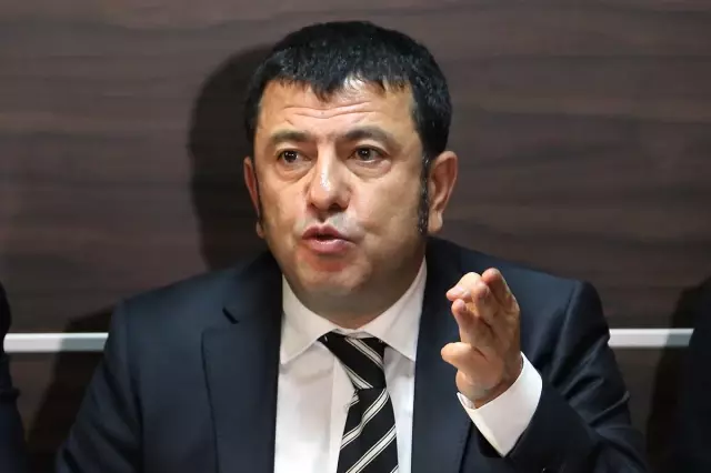 Cumhuriyet Gazetesi Yönetici ve Yazarlarına Yönelik Soruşturma Cumhuriyet Gazetesi Yönetici ve Yazarlarına Yönelik Soruşturma